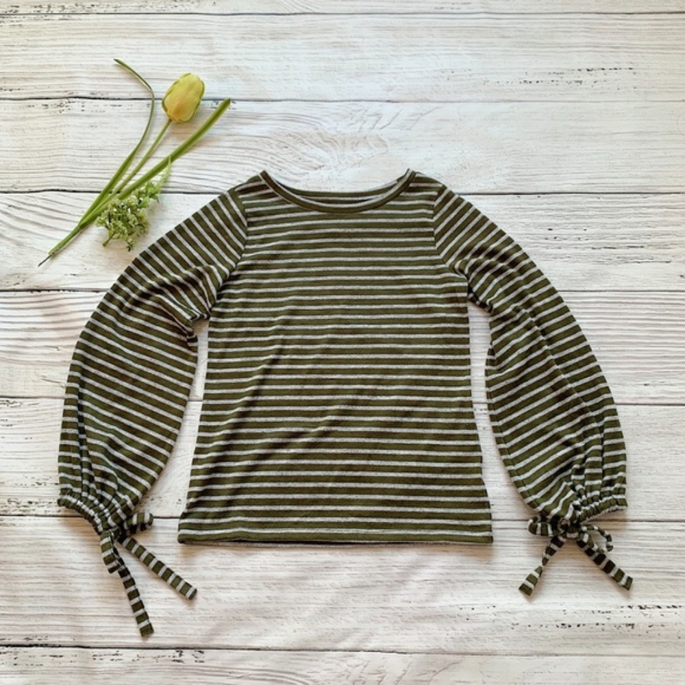 Striped Blouson  Sleeve Sweater
